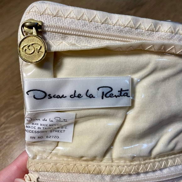 Vintage Oscar De La Renta Floral Tapestry makeup bag - Picture 6 of 6